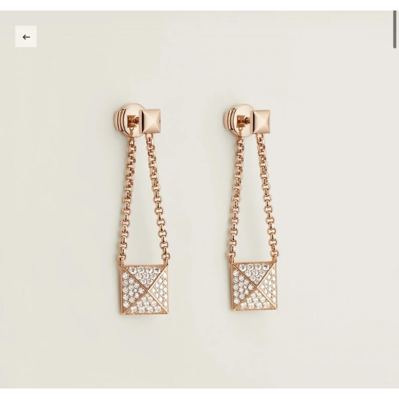 H**me5 earrings